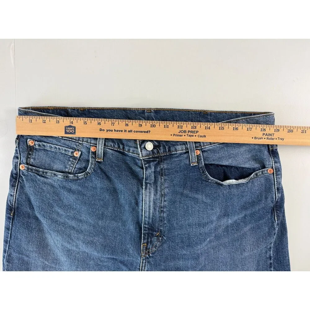 Levi's 502 Taper Fit Men's Jeans - Medium Wash - Size 38 x 32